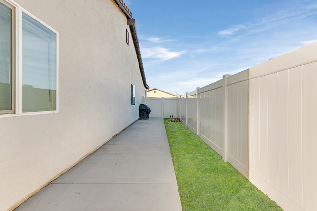 Foto del edificio - 10301 Yukon River Ave