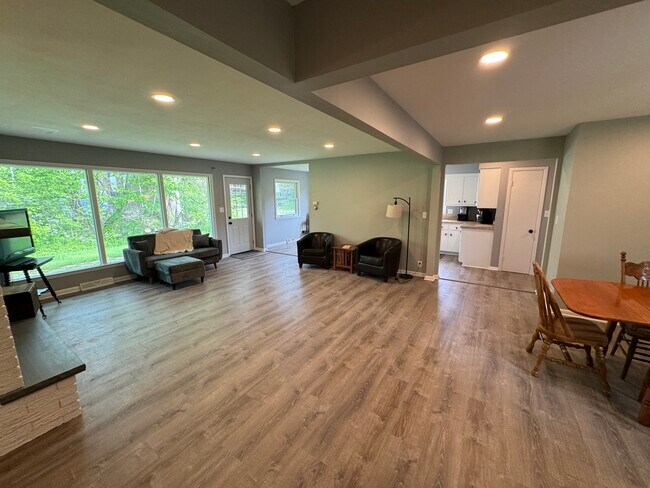 Building Photo - 5600 S Denis Ct