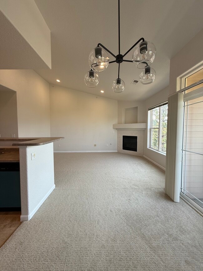 Building Photo - 8520 S Holland Ln