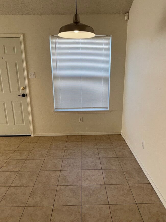 Building Photo - 2205 Garrett Dr