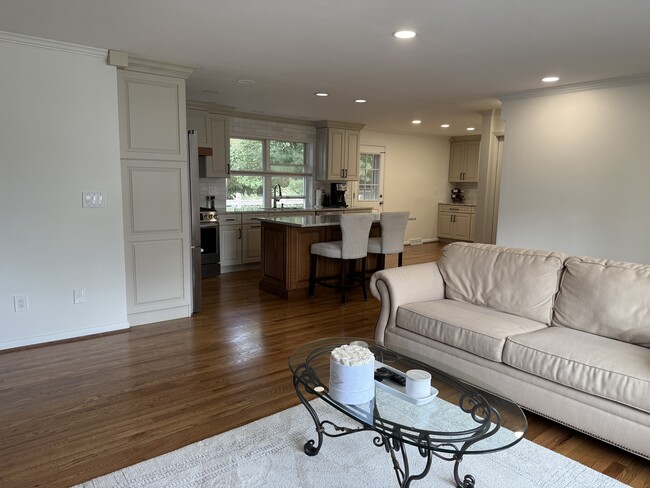 Foto del edificio - 6721 Eleck Pl