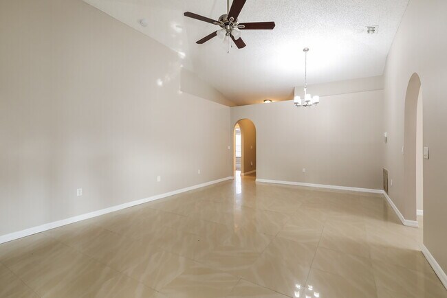 Foto del edificio - 7324 Spring Hill Rd
