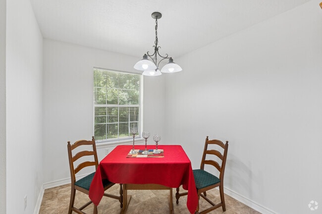 2BR, 2BA - 1,145SF - Dining Room - Livingston Manor