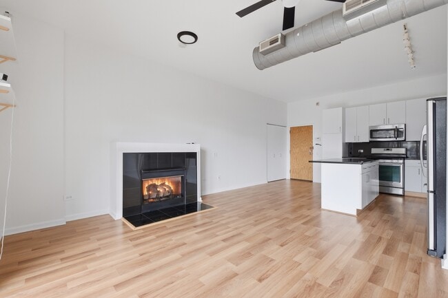 Building Photo - 1631 S Michigan Ave