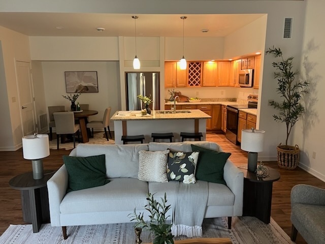 Foto del edificio - 2703 Pond Dr