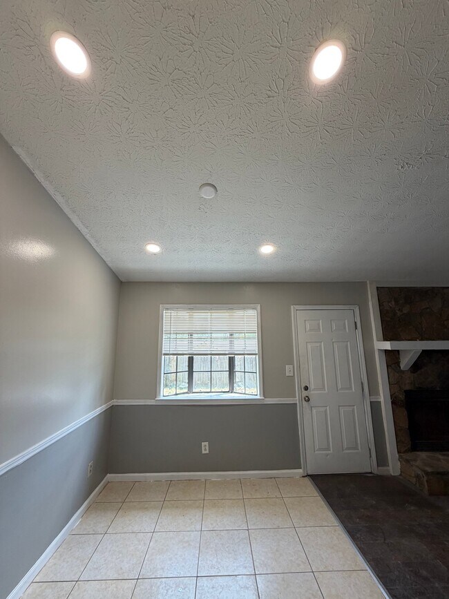 Foto del edificio - 414 Crest Ct
