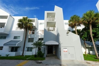 Building Photo - 2870 NE 14th Street Causeway