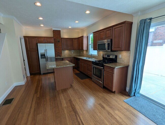 Foto del edificio - Spacious 2 Bedroom, 2.5 Bathroom Single Fa...