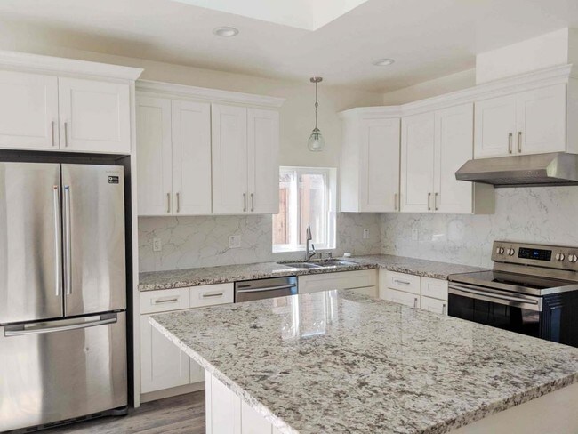 Building Photo - 921 Wainwright Dr