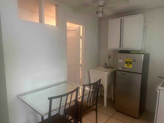 Foto del edificio - 230 SW 14th St