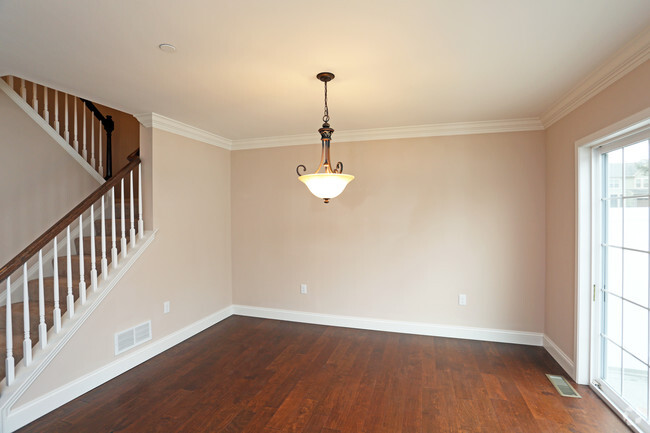 Dining Room - Kings Point Townhomes