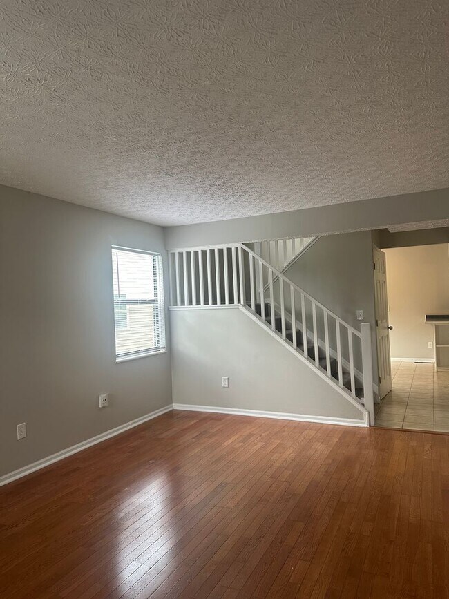 Foto del edificio - Three Bedroom, 2.5 Bathroom Townhome in Wo...