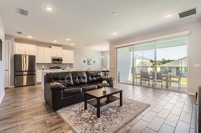 Building Photo - 2372 Sirena Ln