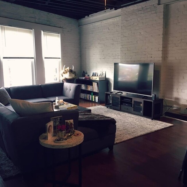 Building Photo - Historic Loft in Pike Star Building