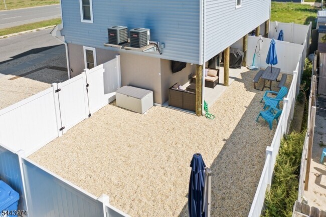 Building Photo - 257 Dewey Dr