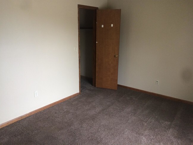 Building Photo - 1655 Foxhaven Dr