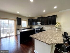 Building Photo - 7014 Foxton Way