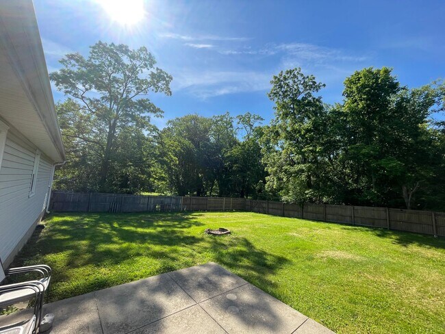 Building Photo - 3 bed/2 bath