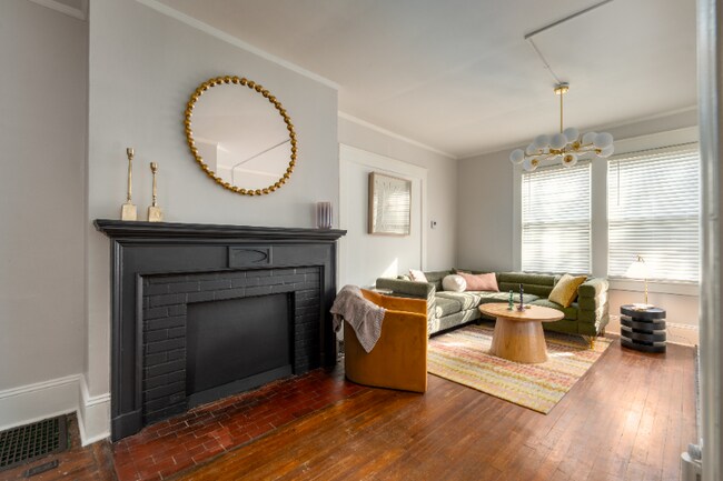 Foto del edificio - 1504 W Friendly Ave