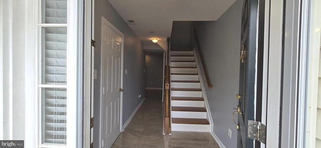 Building Photo - 45560 Lakemont Square