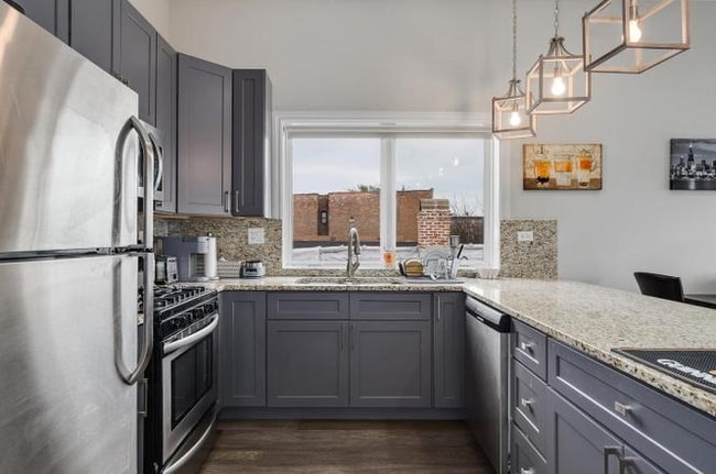 Building Photo - 2248 W Taylor St