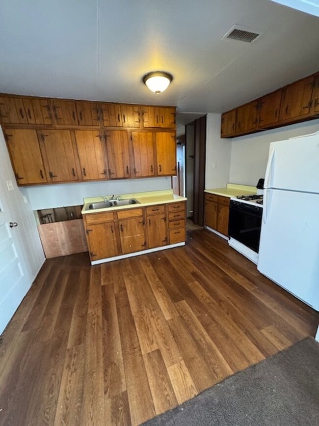 Building Photo - Great home in Waynedale!