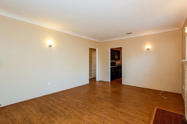 Foto del edificio - 243 E Louise St