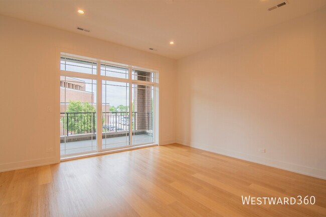 Foto del edificio - 2042 W Washington Blvd