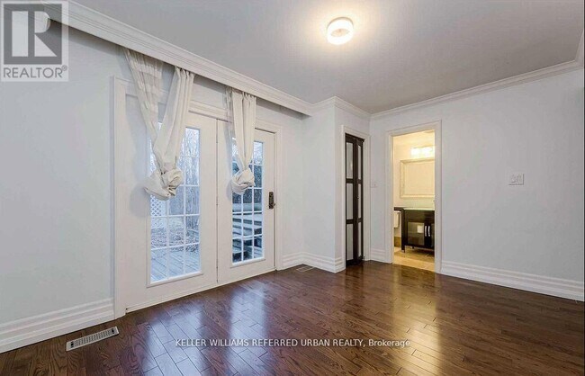 Building Photo - 557 Cummer Ave