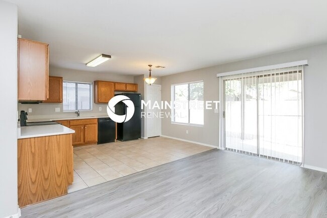 Building Photo - 4 Bedroom Pet-Friendly Home in Avondale, AZ with Main Street Renewal
