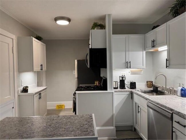 Building Photo - 1131 Lincoln Ave