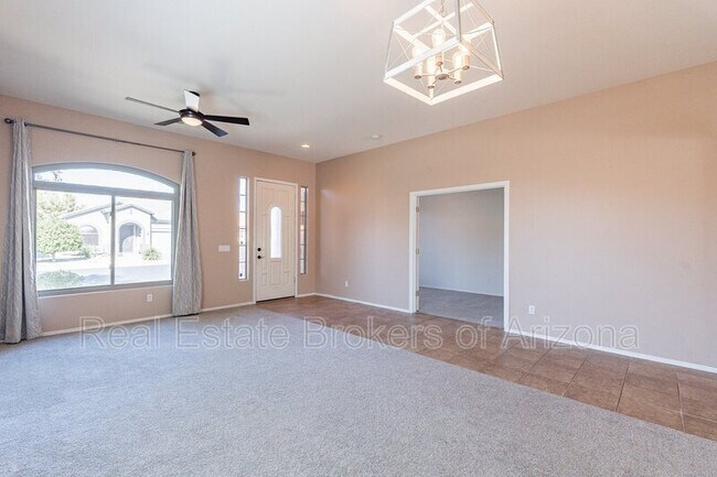 Building Photo - 7257 W Paradise Ln