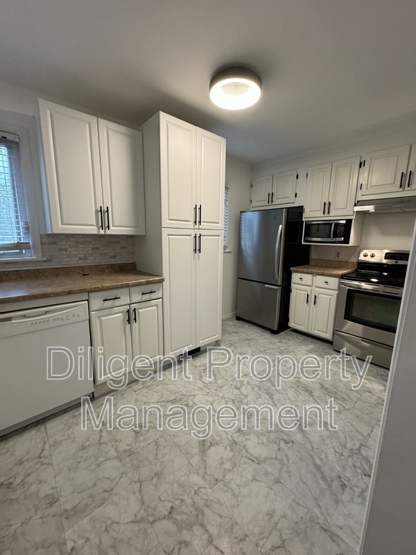 Building Photo - 805 Morphet Ave