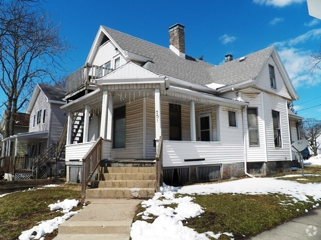 Building Photo - 701 W Front St