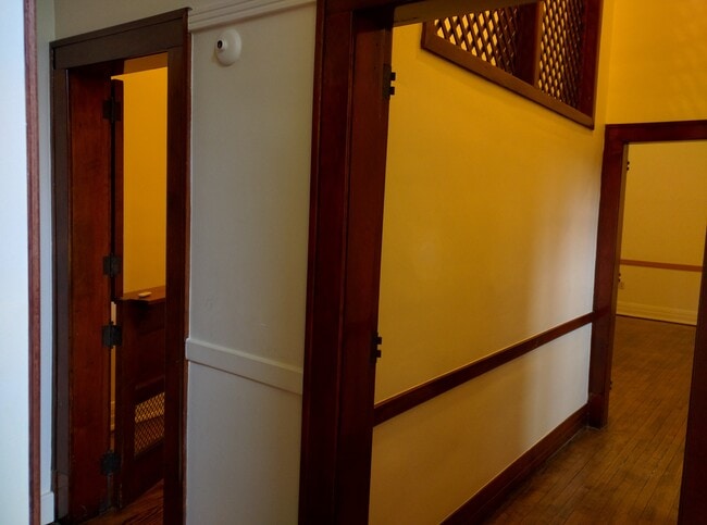 Entry Halls - 150 W Center St