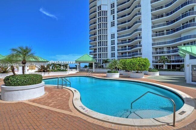Foto del edificio - 16711 Collins Ave
