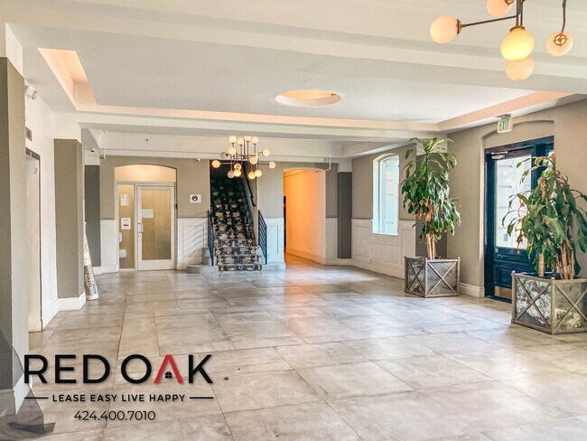 Foto del edificio - ~1 Month FREE~ Gorgeous, Sunlit Studio Fea...