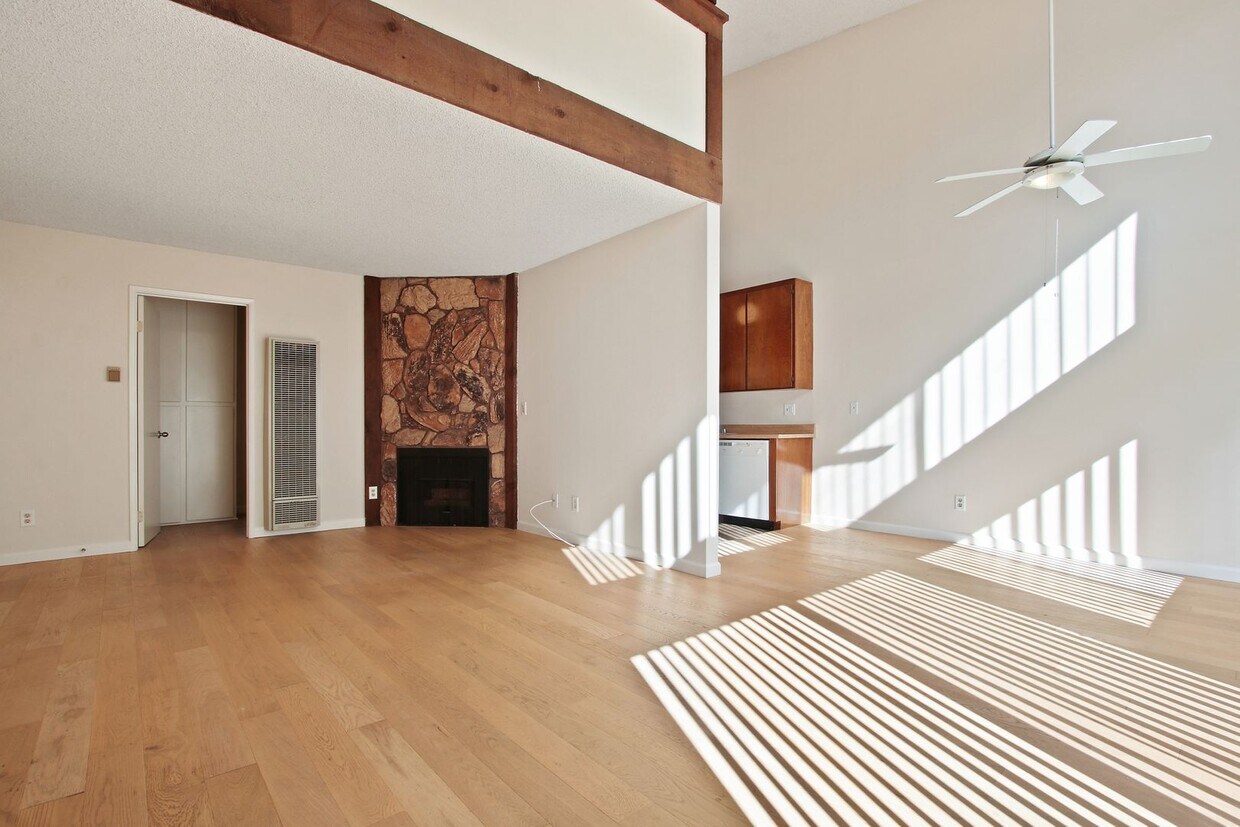 Foto principal - 3415 McLaughlin Ave