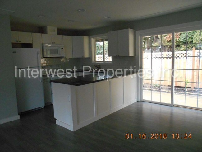 Foto del edificio - 863 Chemawa Rd N