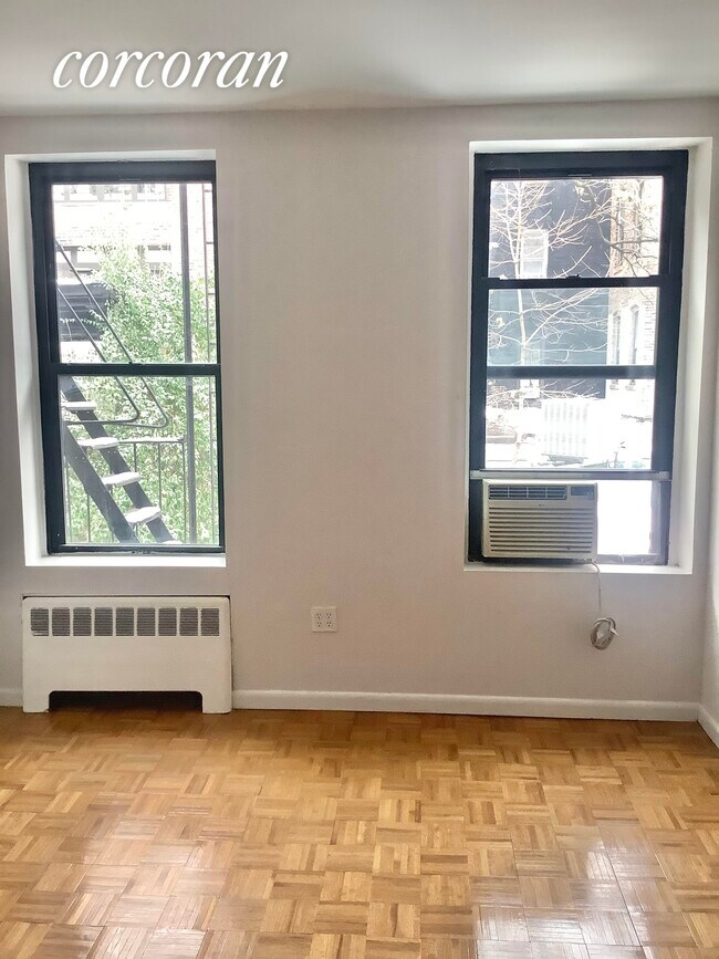 Building Photo - 403 W 44th St
