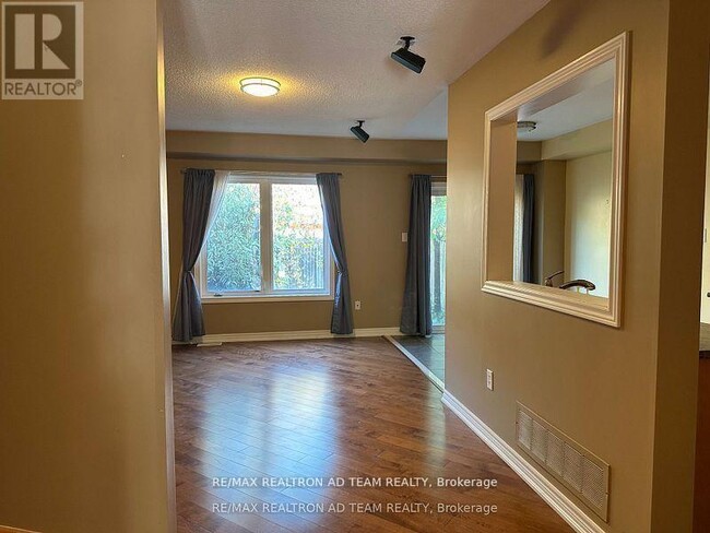Building Photo - 15 Latitude Ln