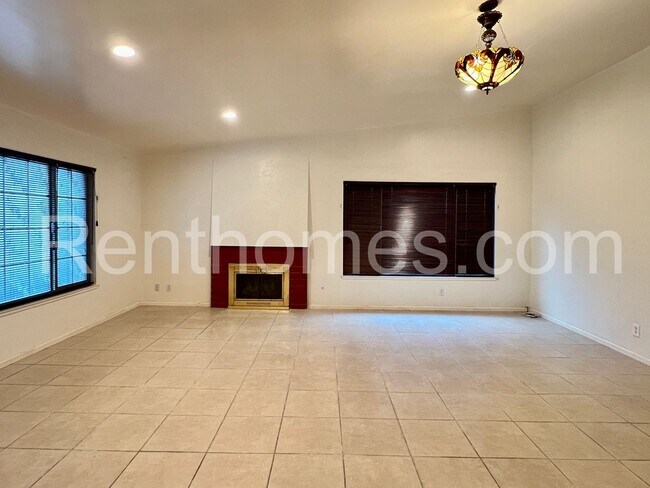 Building Photo - 11460 Avenida Del Gato