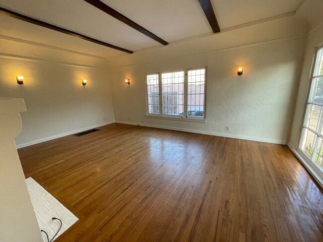 Building Photo - 465 N Sierra Bonita Ave