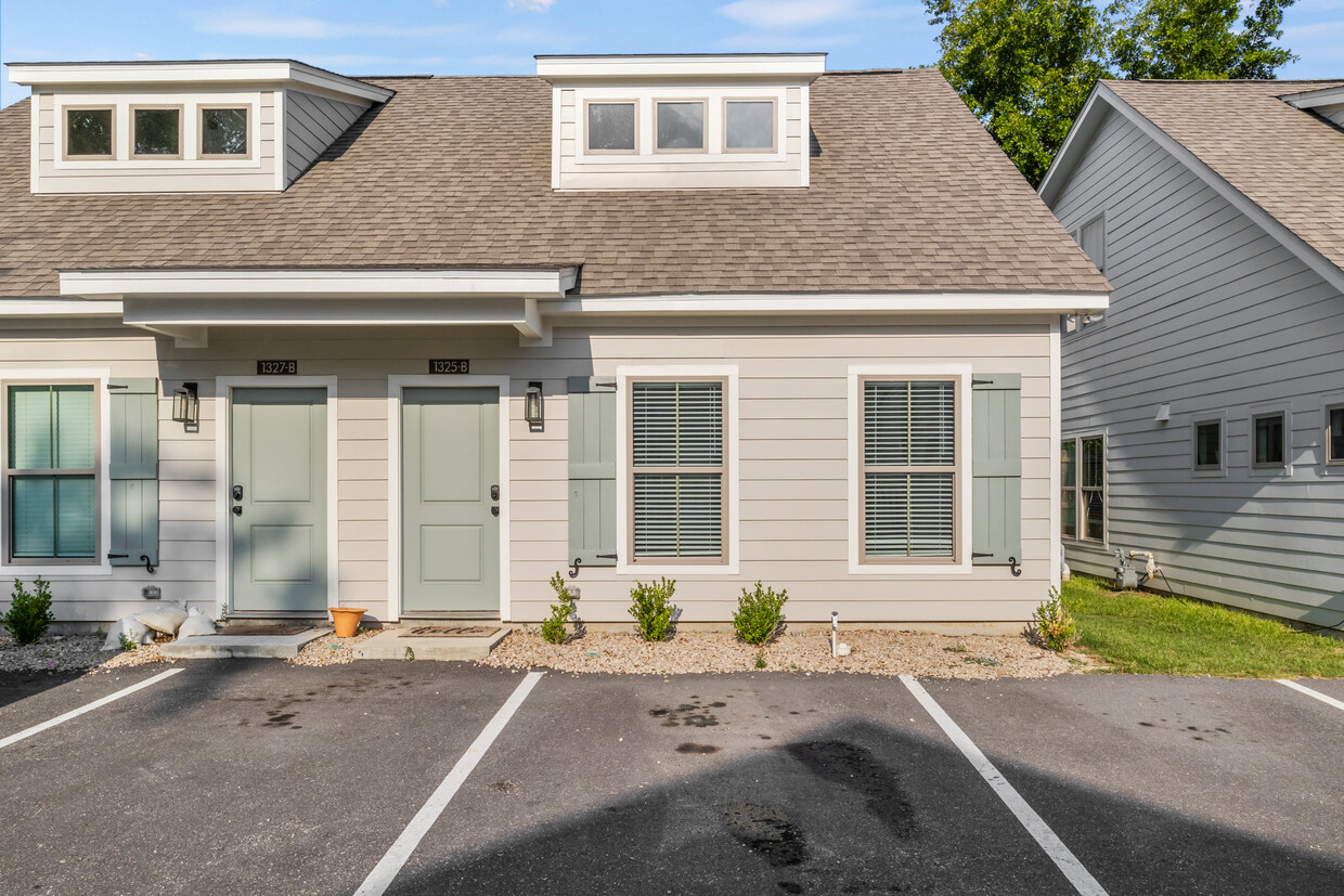 Foto principal - 1325 N Bronough St