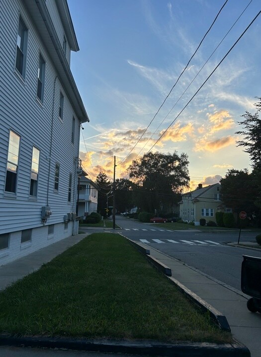 Foto del edificio - 781 Academy Ave