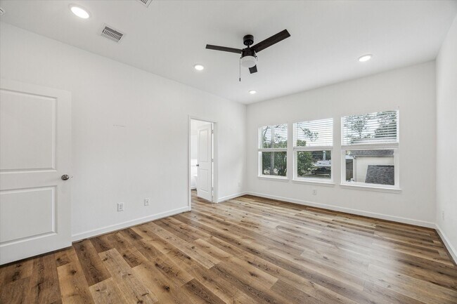 Building Photo - 2333 Hoskins Dr
