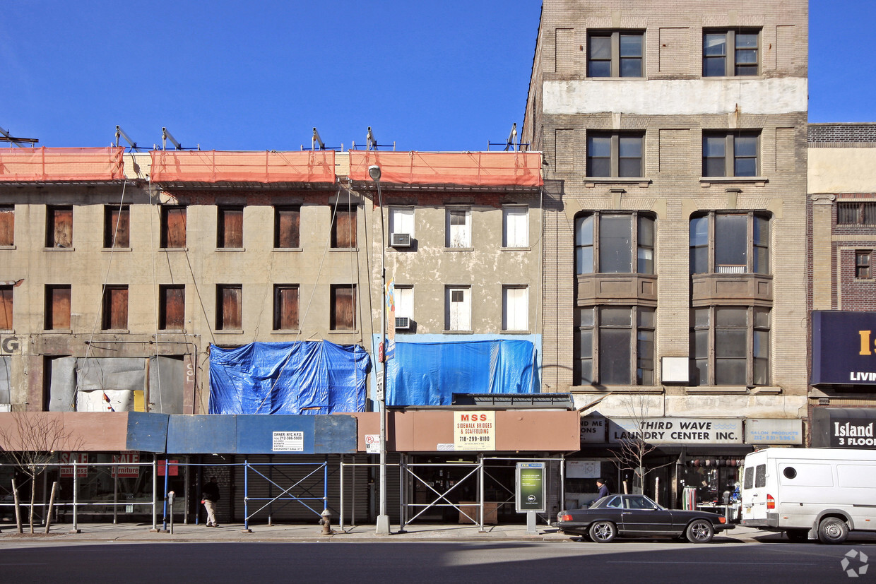 Building Photo - 2174 Third Ave