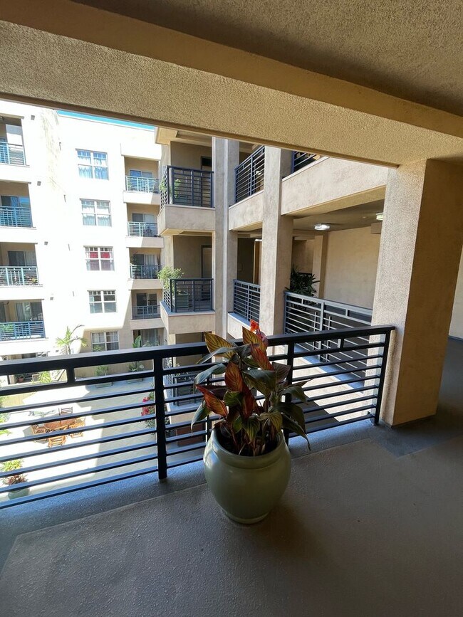 Foto del edificio - Stunning 2-Bedroom Condo with Panoramic Do...