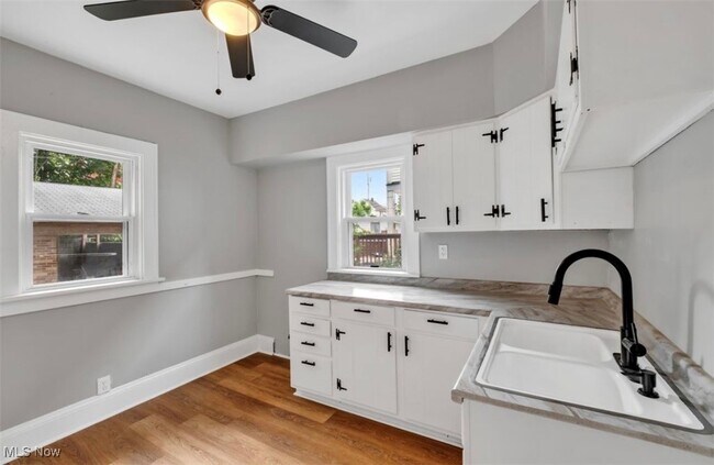 Foto del edificio - 3363 E 102nd St