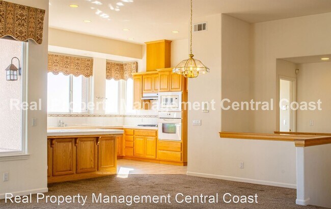 Building Photo - 4 br, 3.5 bath House - 185 Foothill Road